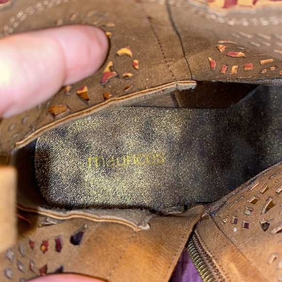 Super cute lace cut out booties size 8. - Picture 6 of 7